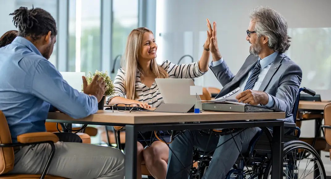 Group vs Individual Disability Insurance – mobile hero image highlighting LTD vs IDI guide